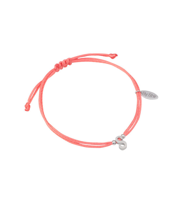 By Shir Armband silk koord Koraal met letter edelstaal