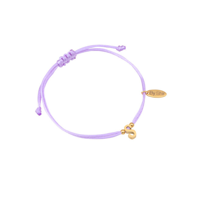 By Shir Armband silk koord lila met letter edelstaal (verguld)