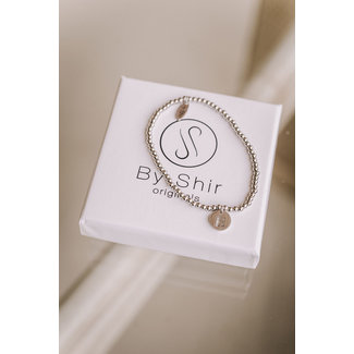 By Shir Armband kraaltjes met letter edelstaal