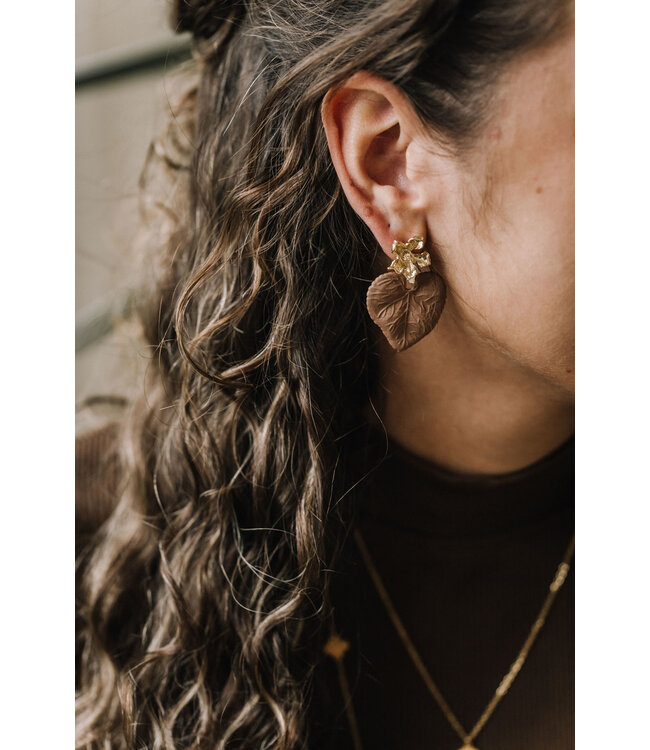 By Shir Oorbellen luxe Leaf bruin