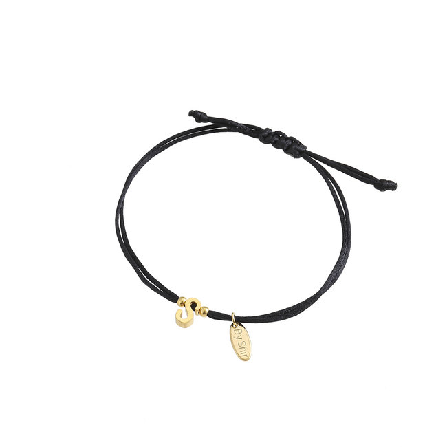 By Shir Armband silk koord Zwart met letter edelstaal (verguld)