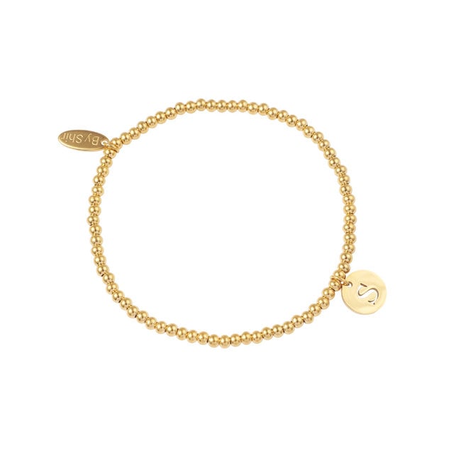 By Shir Armband  kraaltjes met letter goud (verguld)