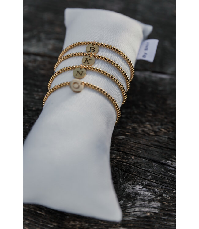 By Shir Armband Perlen mit Buchstaben Edelstahl (vergoldet)