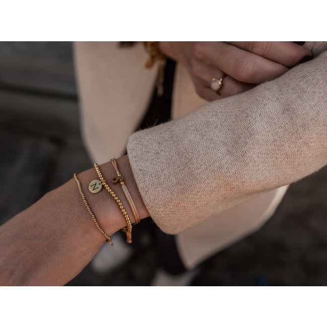 By Shir Armband Perlen mit Buchstaben Edelstahl (vergoldet)