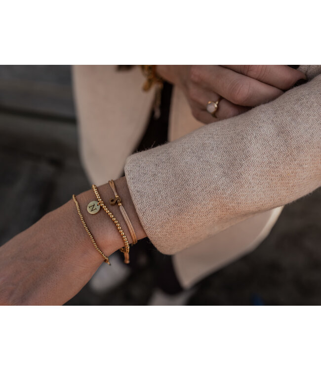 By Shir Armband Perlen mit Buchstaben Edelstahl (vergoldet)