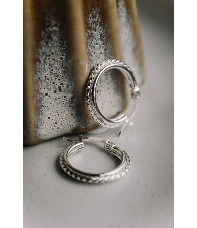 By Shir Oorbellen Mila klein