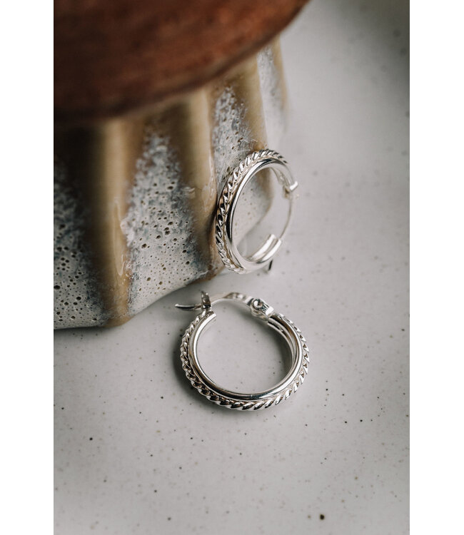 By Shir Oorbellen Mila klein