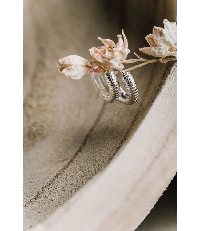 By Shir Oorbellen klein jace