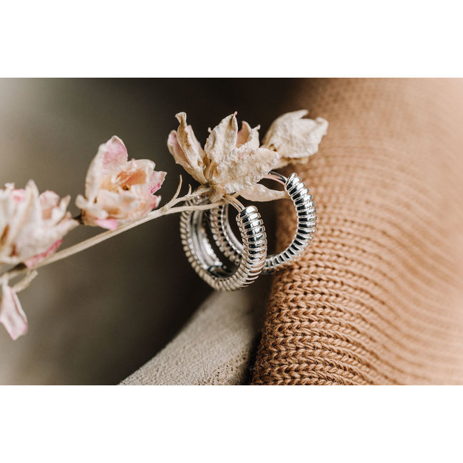 By Shir Oorbellen klein jace