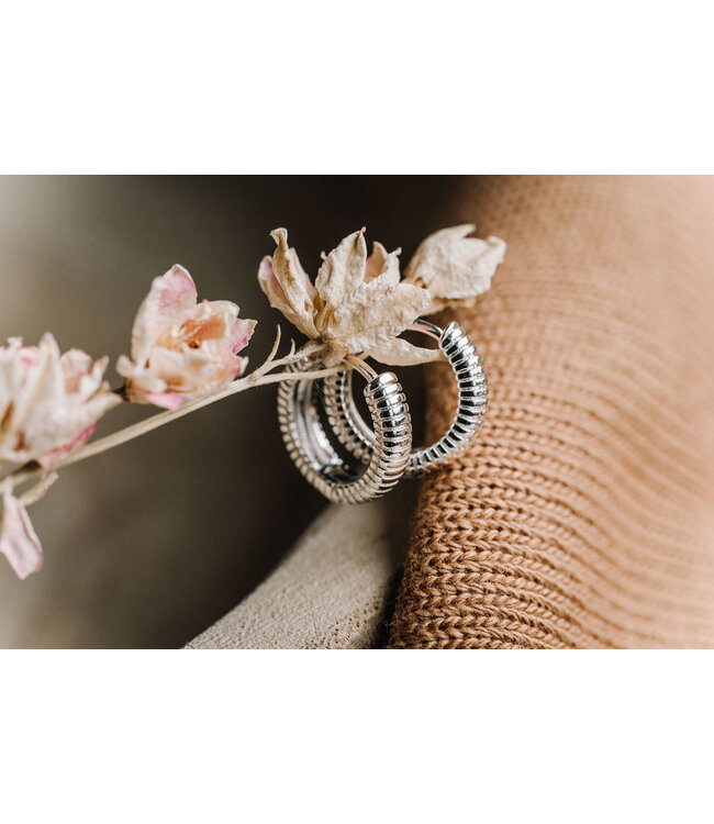 By Shir Oorbellen klein jace