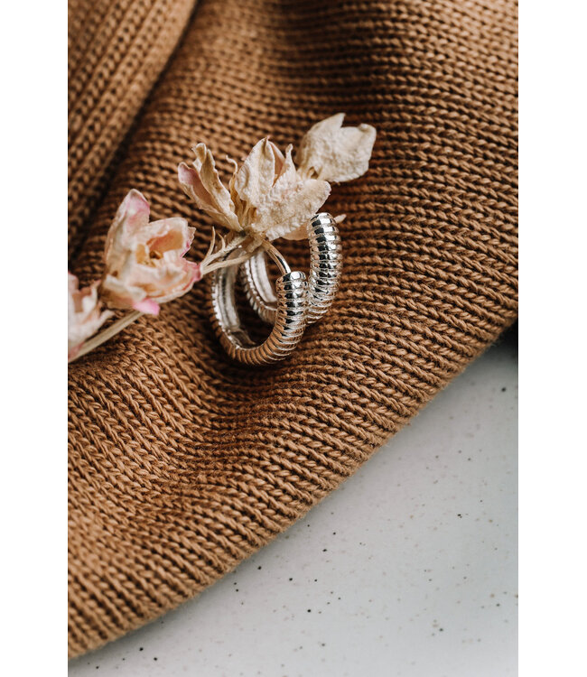 By Shir Oorbellen klein jace