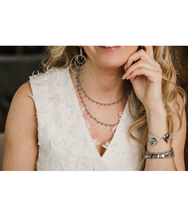 By Shir Ketting luxe lang bolletjes