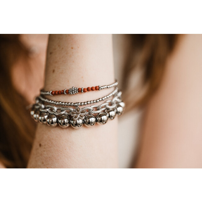 By Shir Armkettchen Flora