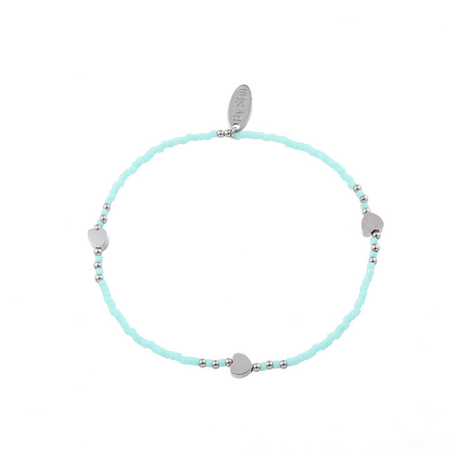 By Shir Armband kraaltjes licht turquoise hartjes