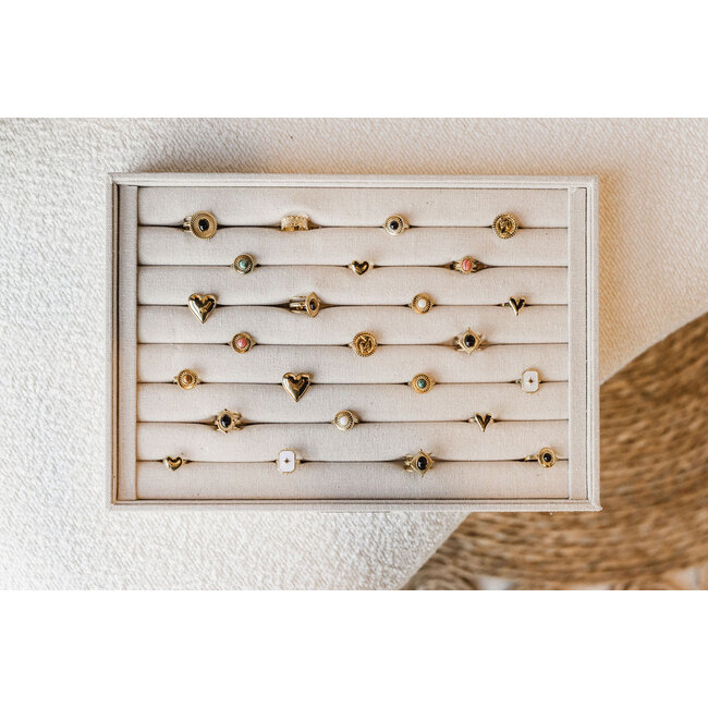 By Shir Ringen display stof groot beige