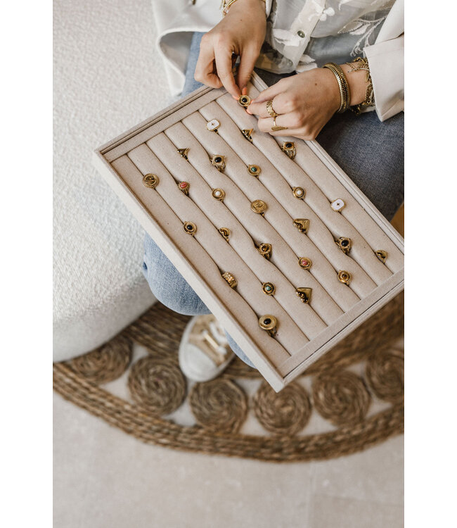 By Shir Ringen display stof groot beige