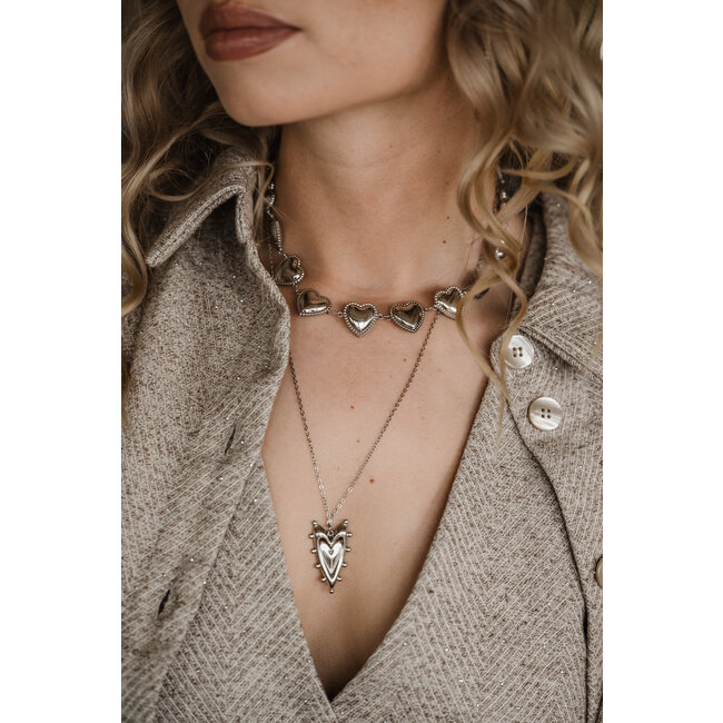 By Shir Herz an Kette