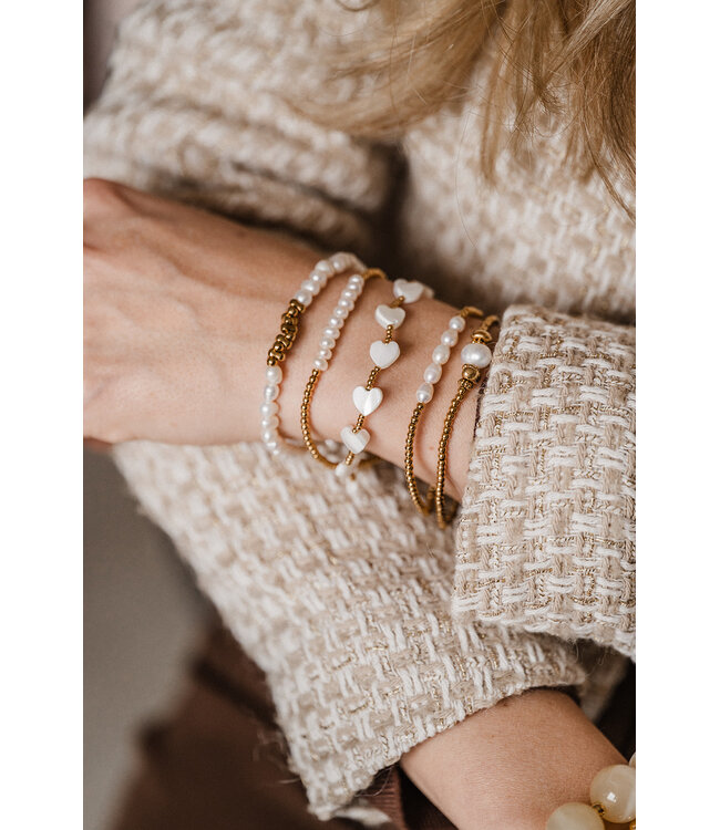 By Shir Armband kraaltjes extra zoetwaterparel