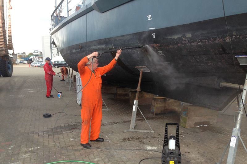 Cleaning a boat hull