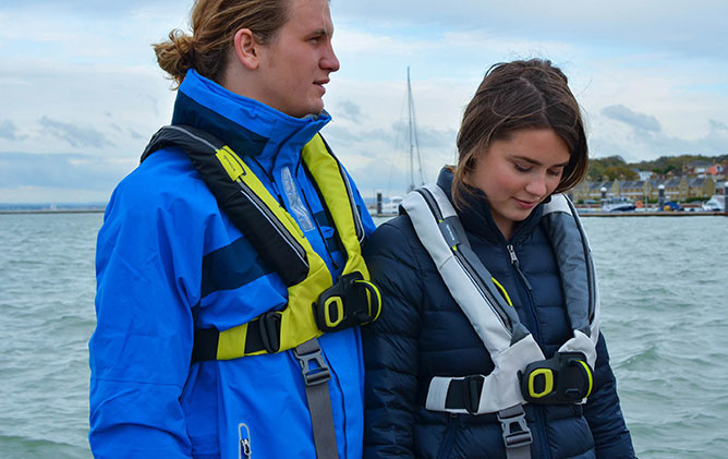 Portable Fishing Vests Professional Life Jacket Buoyancy Suit Multi-Pockets  Waterproof Sea Fishing Water Sports Adjustable Vest
