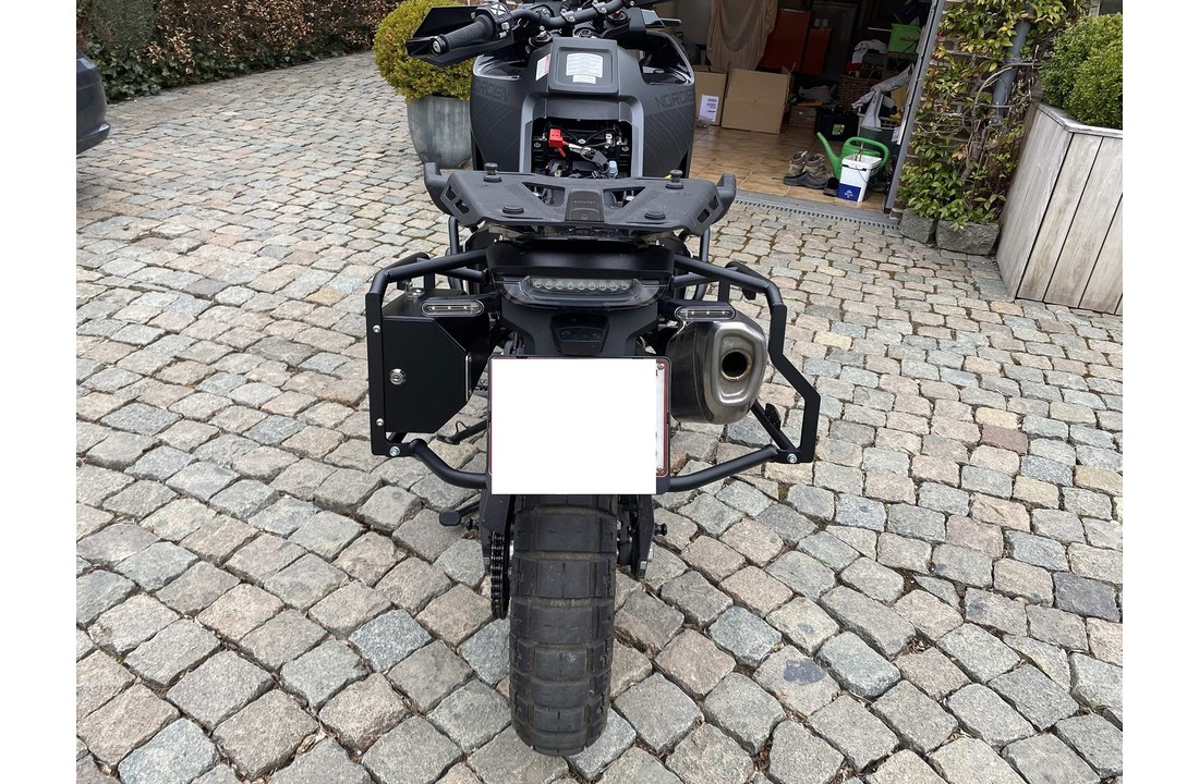 BUMOT Defender EVO zijkoffersysteem - Husqvarna Norden 901