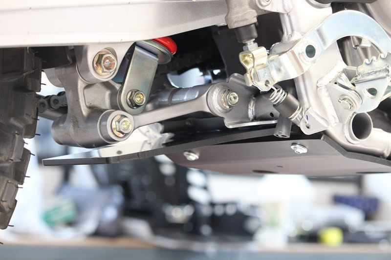 AXP Linkbeschermer - Linkage guard CRF250L - CRF300L ( 2021 - 2024 ) - Zwart