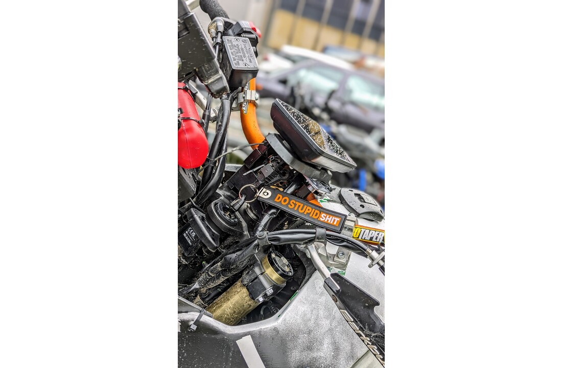 Allroadmoto - Sleutelhanger 'DO STUPID SH*T' (Verzending inbegrepen in prijs)