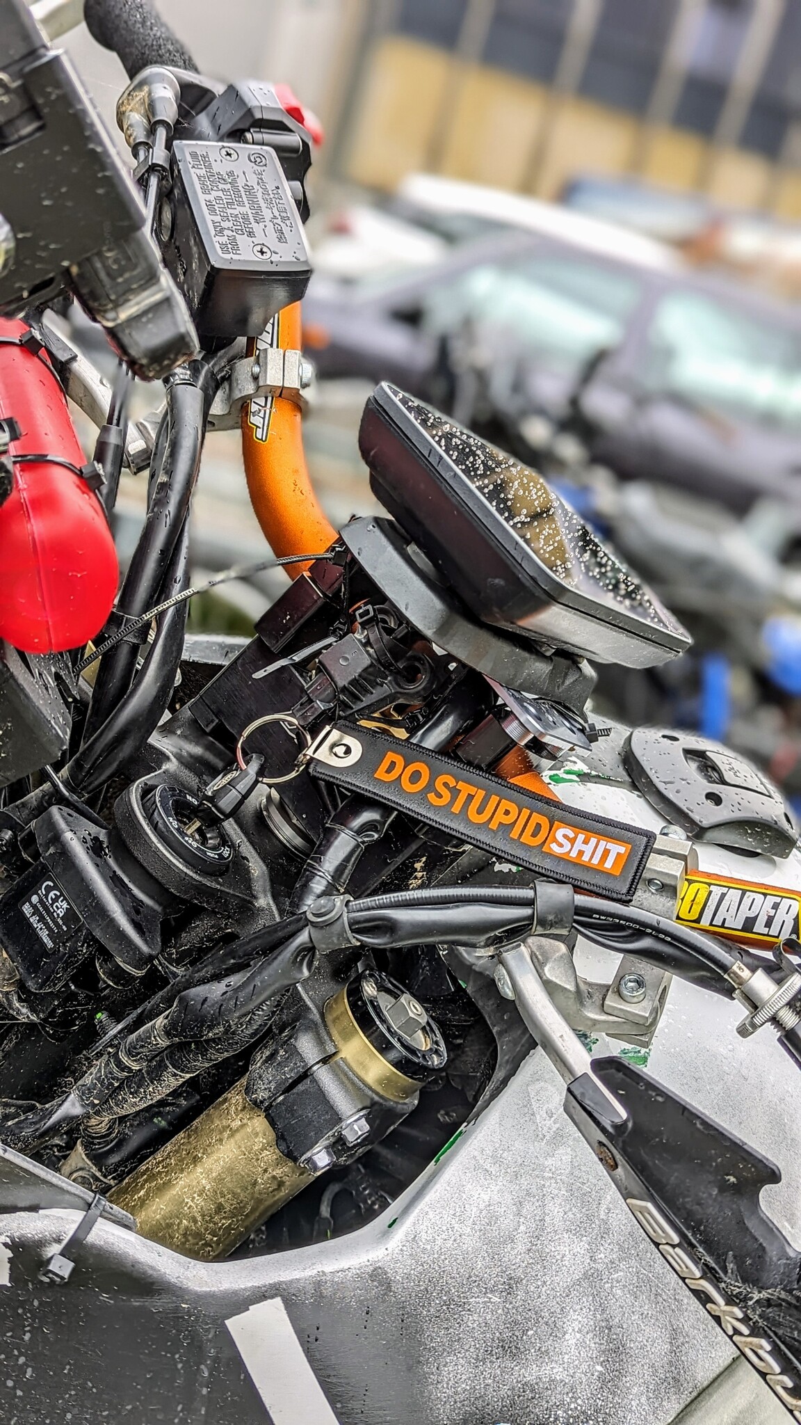 Allroadmoto - Keychain 'DO STUPID SH*T' (Shipment included in price)