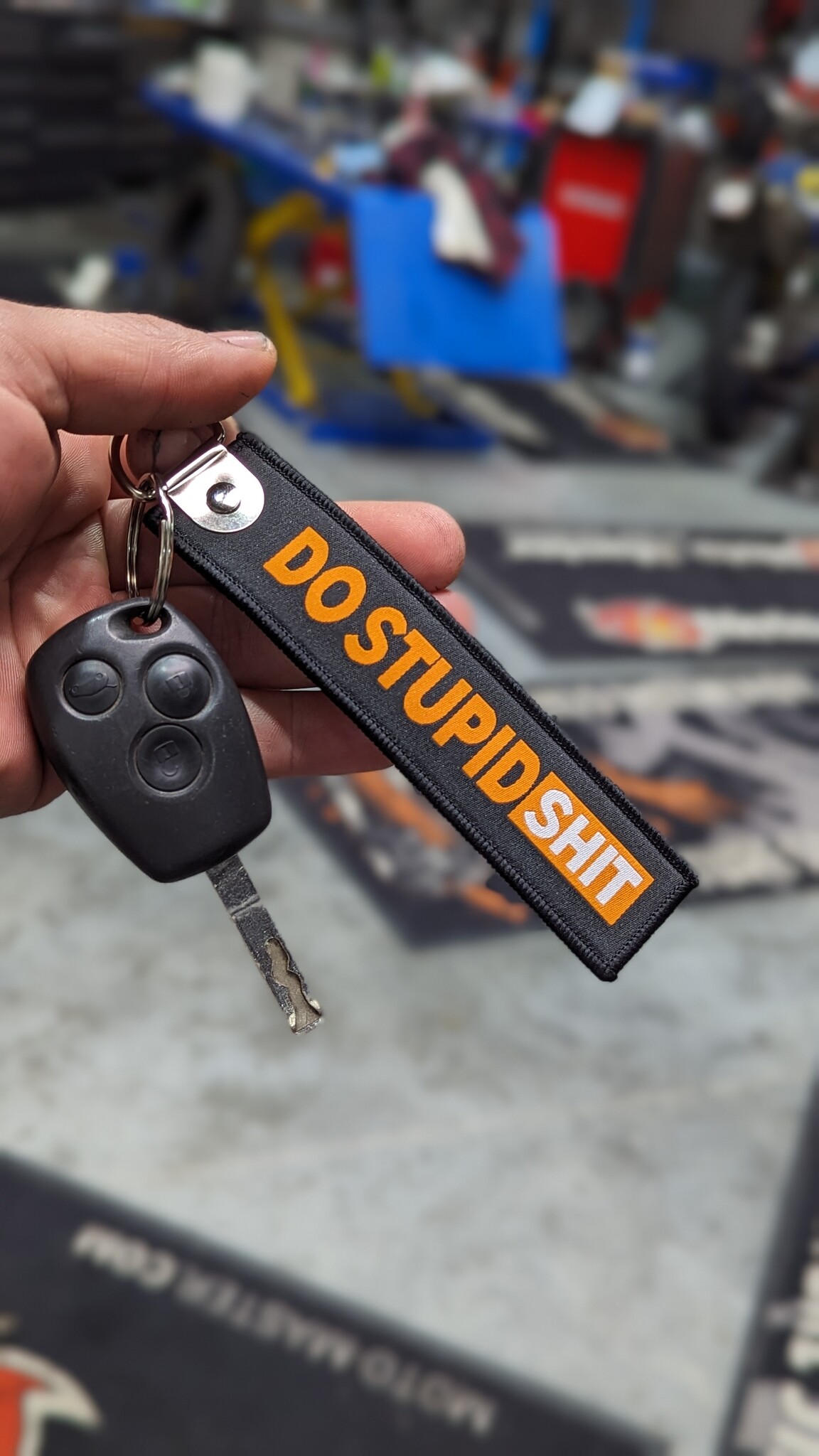 Allroadmoto - Keychain 'DO STUPID SH*T' (Shipment included in price)