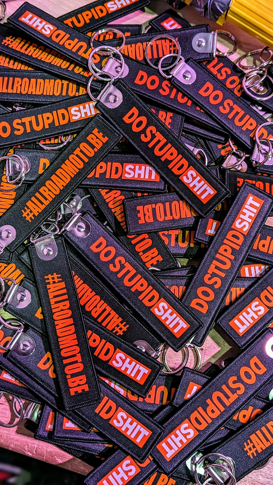 Allroadmoto - Keychain 'DO STUPID SH*T' (Shipment included in price)