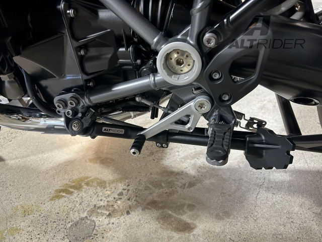 AltRider Verstelbare Alu Zijstandaard - BMW R1200/R1250 GS(A) (2013+) - verlaagde vering