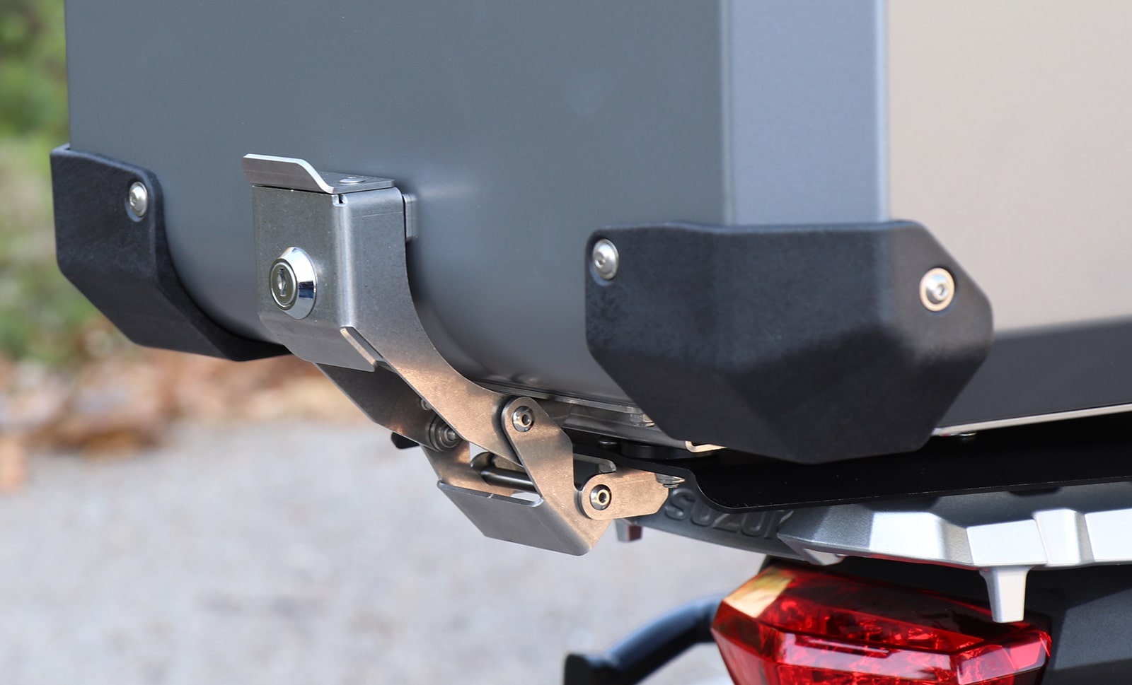 BUMOT Defender EVO Topkofferplaat - Suzuki DL1000 V-strom (+'14)