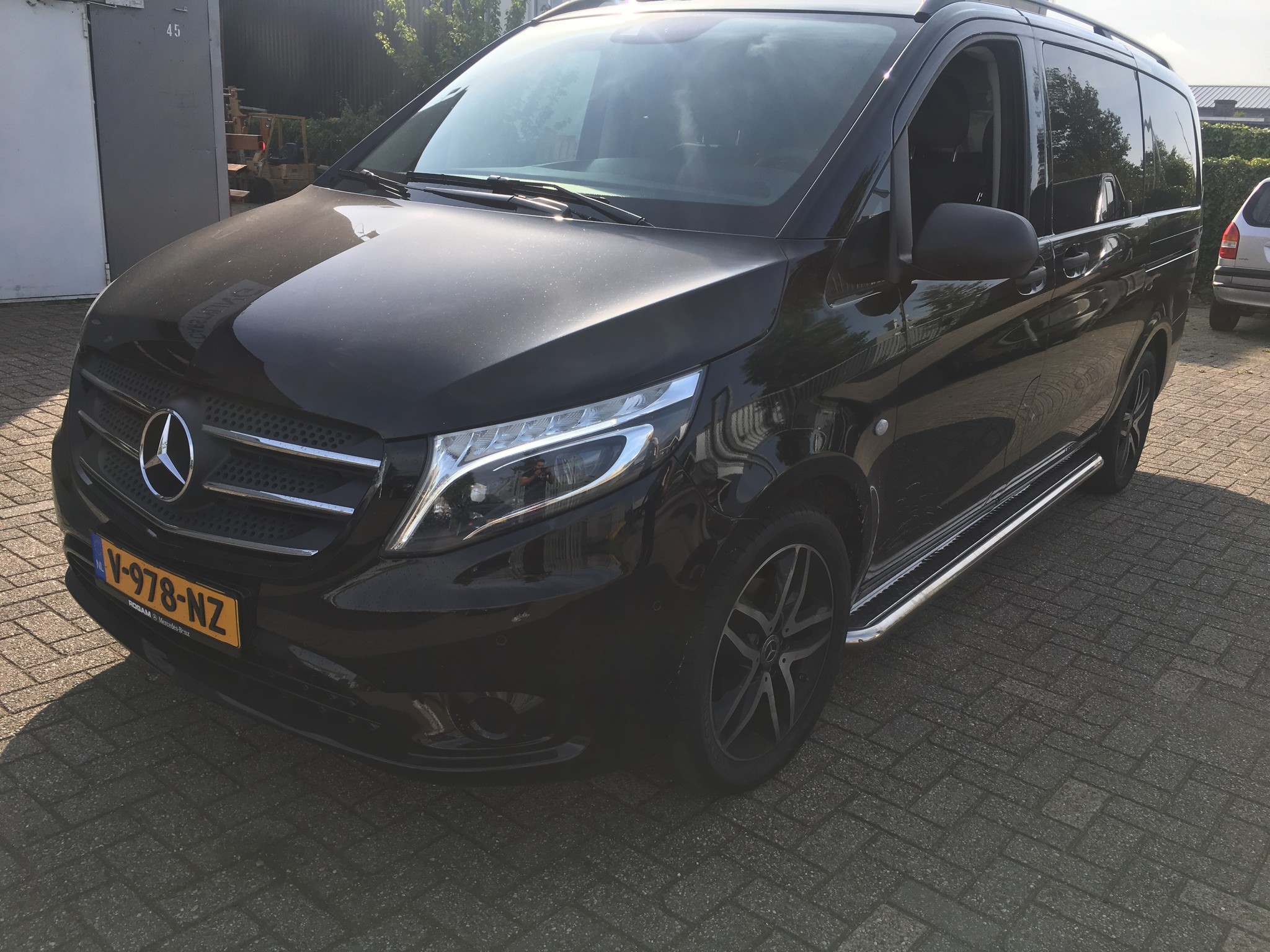 MercedesBenz Vito W639 W447 Sidebars met RVS trede BestCarstyling