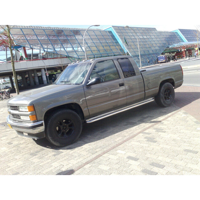 Chevrolet 1500 Extended Sidebars met rvs platen