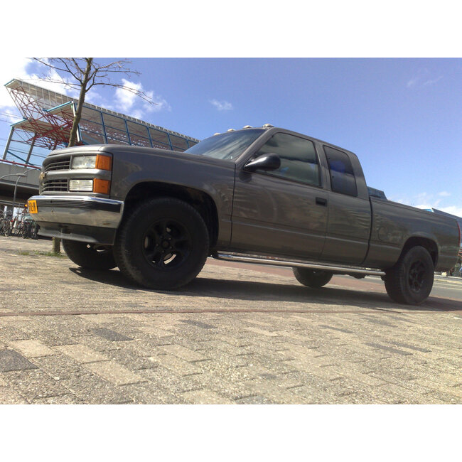 Chevrolet 1500 Extended Sidebars met rvs platen