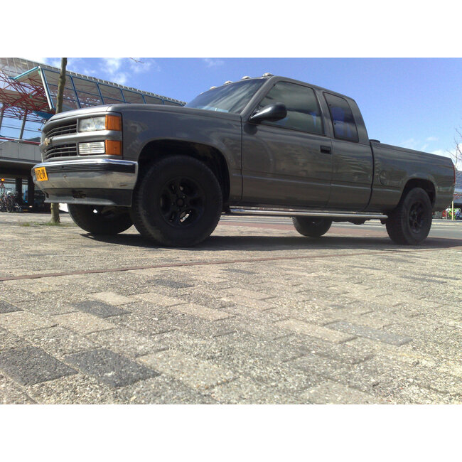 Chevrolet 1500 Extended Sidebars met rvs platen