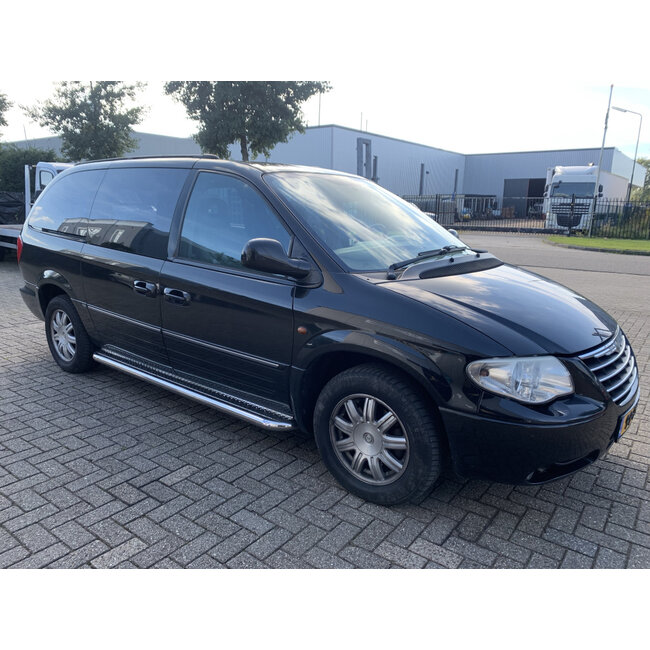 Chrysler Voyager Sidebars met rvs treeplanken