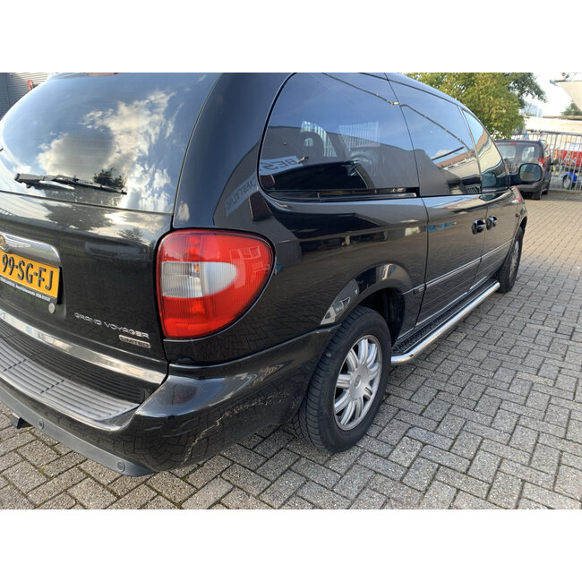 Chrysler Voyager Sidebars met rvs treeplanken