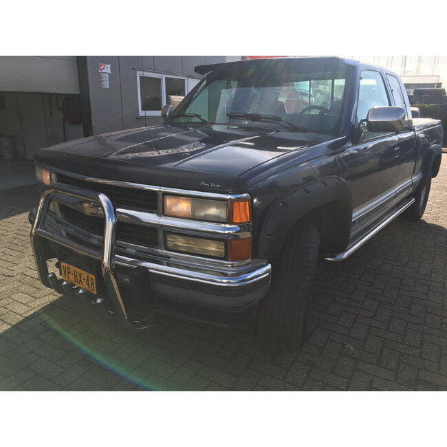 Chevrolet 1500 Extended Sidebars met rvs platen