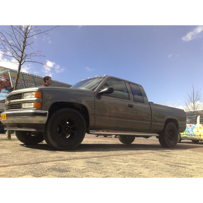 Chevrolet 1500 Extended Sidebars met rvs platen