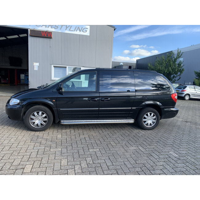 Chrysler Voyager Sidebars met rvs treeplanken
