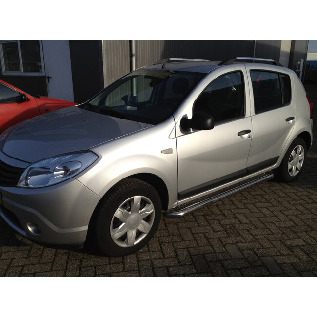 Dacia Sandero stepway sidebars met rvs trede