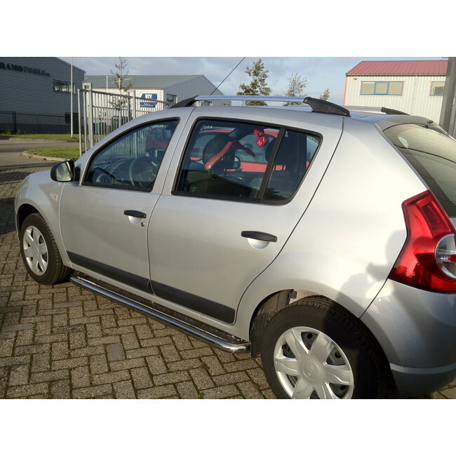 Dacia Sandero stepway sidebars met rvs trede