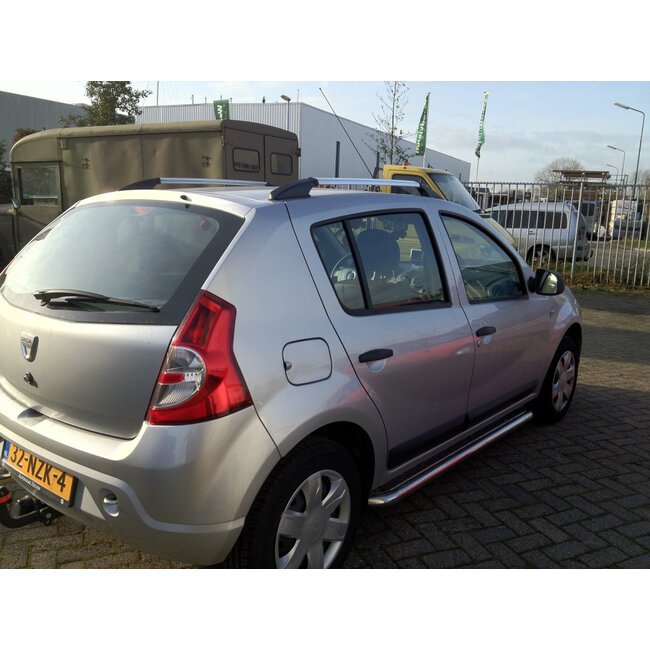 Dacia Sandero stepway sidebars met rvs trede