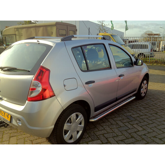 Dacia Sandero stepway sidebars met rvs trede