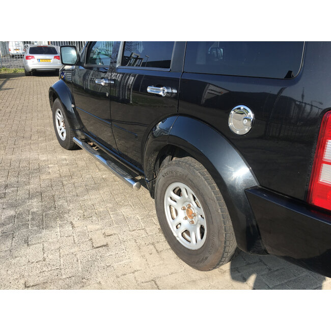 Dodge Nitro sidebars met steps