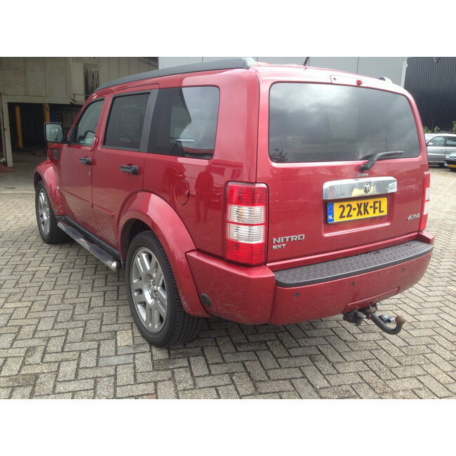 Dodge Nitro sidebars met steps