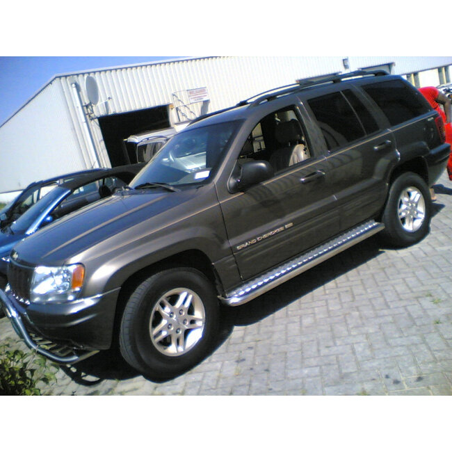 Jeep Grand Cherokee Sidebars met aluminium trede