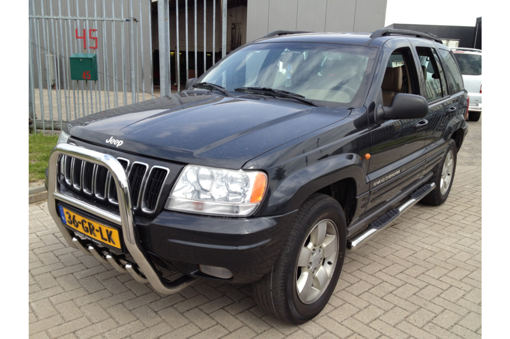 Jeep Grand Cherokee Sidebars Sidesteps met opstapjes BestCarstyling