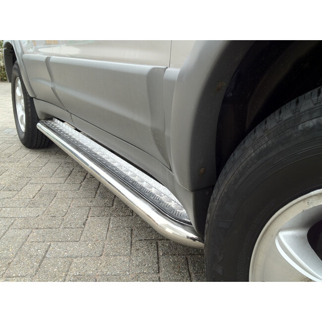 Mazda Tribute Sidebars met aluminium trede